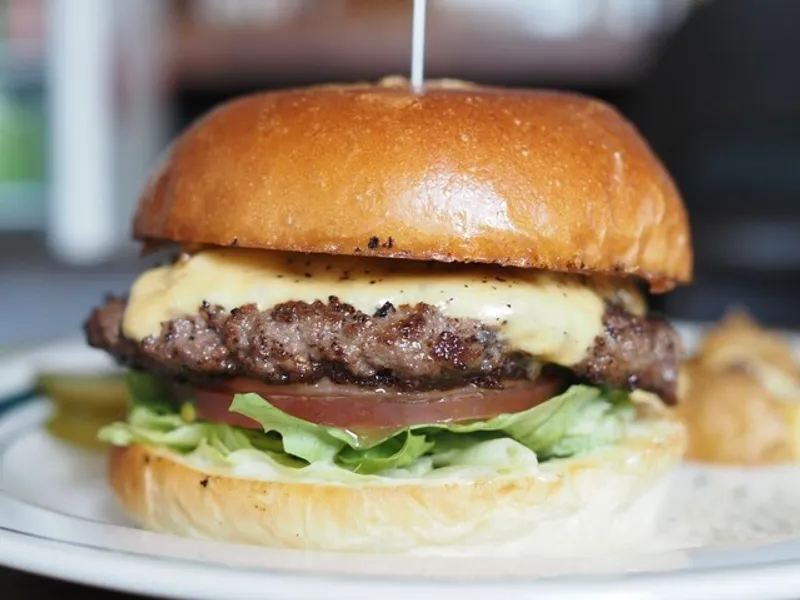 ザコーナーハンバーガーアンドサルーン(THE CORNER Hamburger & Saloon)